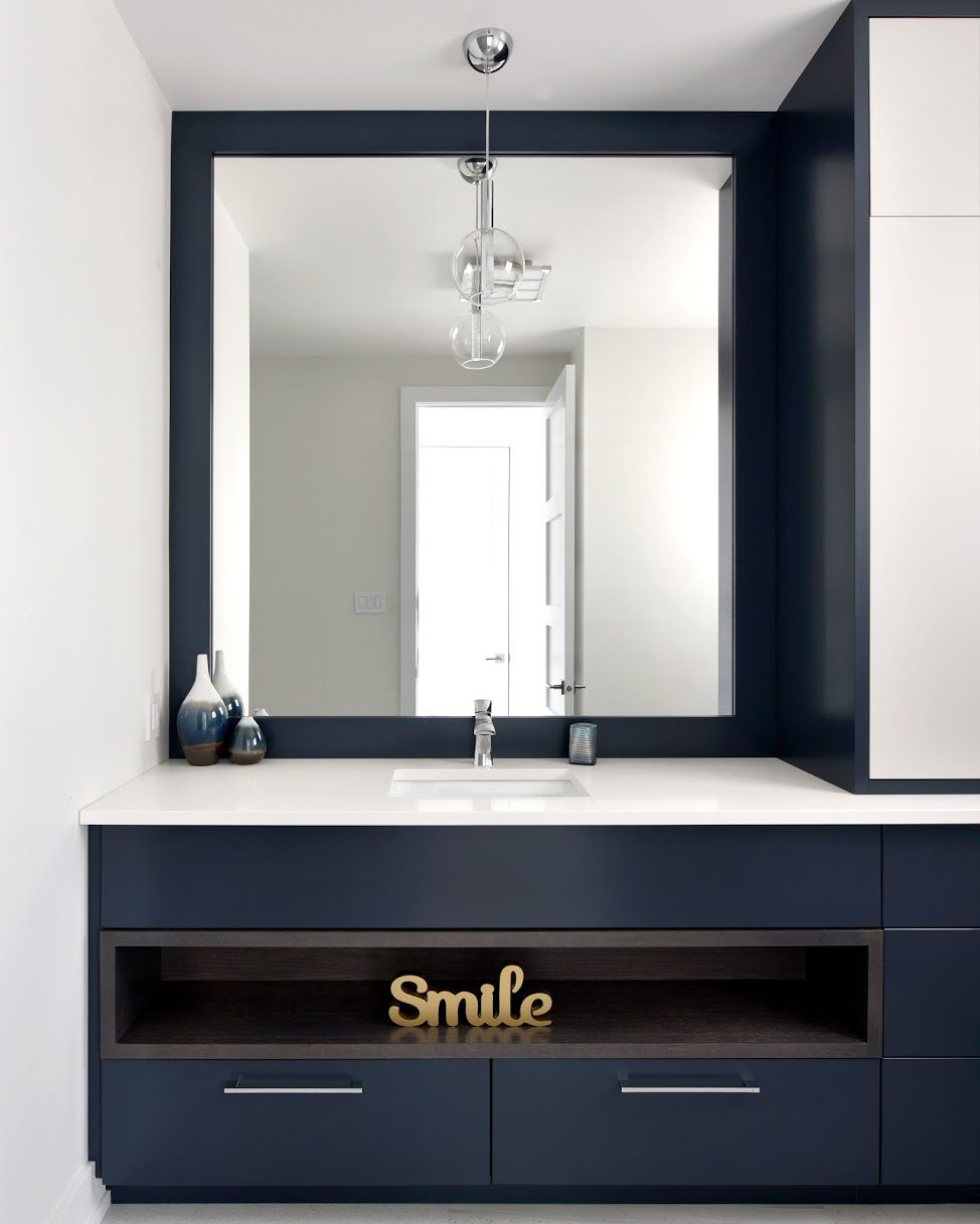 Navy bleu vanity for bathroom